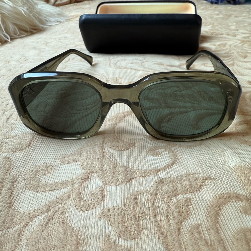 Raen Mikey February zafrique collection . Polarized sunglasses .